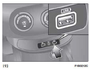 Porta USB para recarga (se presente)